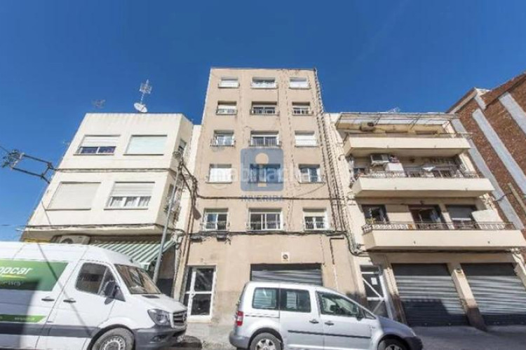 Piso inmueble ilegalmente okupado situado en la calle del renaixement 3, 12, , barcelona en Terrassa
