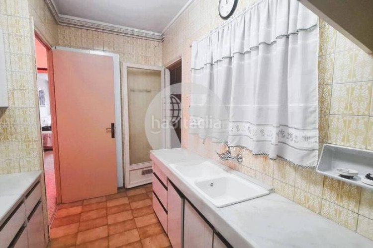 Piso amplio piso de 130 m con grandes posibilidades junto a plaza cataluña en Terrassa