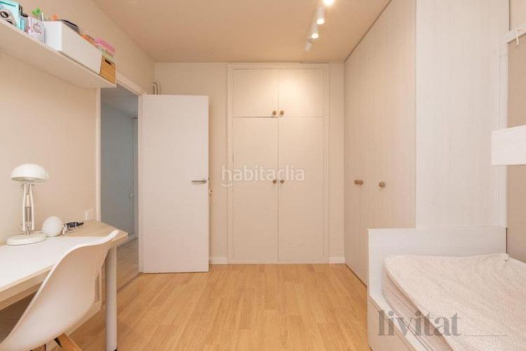 Piso pis al centre amb dues places daparcament i traster en Terrassa