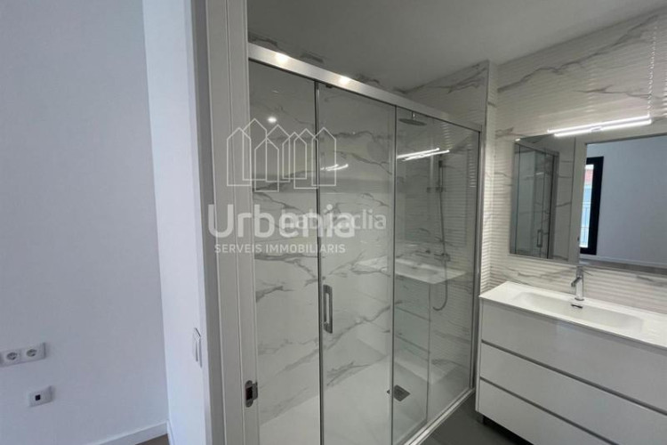 Dúplex duplex tercera planta, 4 habitaciones y con terrazas en Terrassa