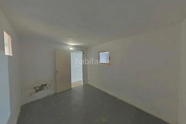 Casa adosada (barcelona). "okupado" (no se puede visitar ni hipotecar). en Terrassa