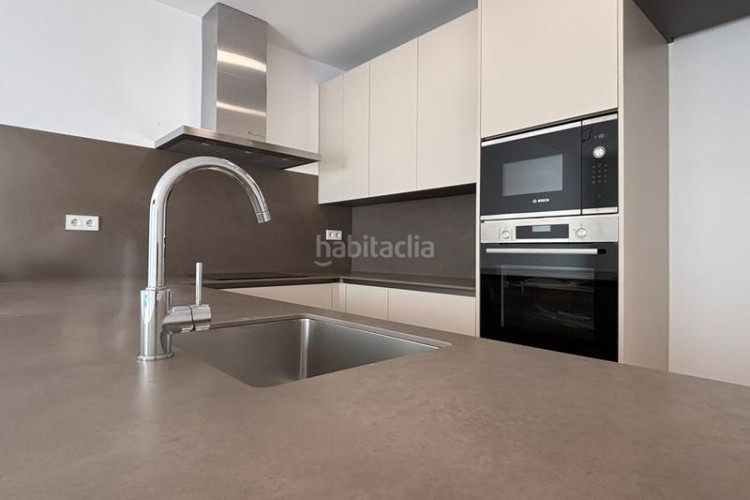 Casa en carrer de las navas de tolosa 87 exclusiva casa a estrenar con piscina privada en Terrassa