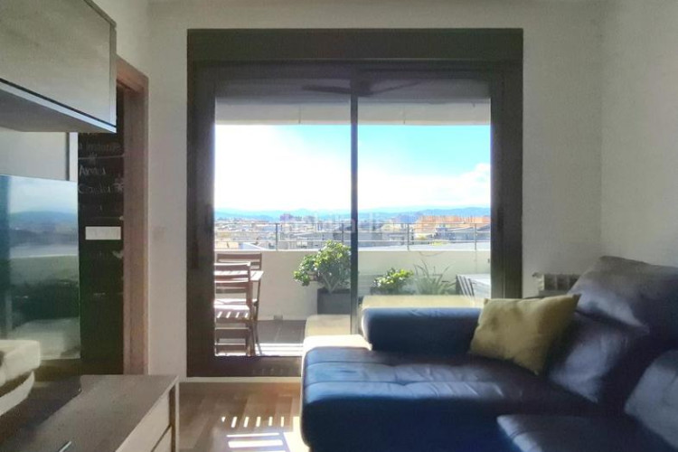 Piso edifici blau cel 3 hab amb 12 m2 sud al costat estacio est en Terrassa