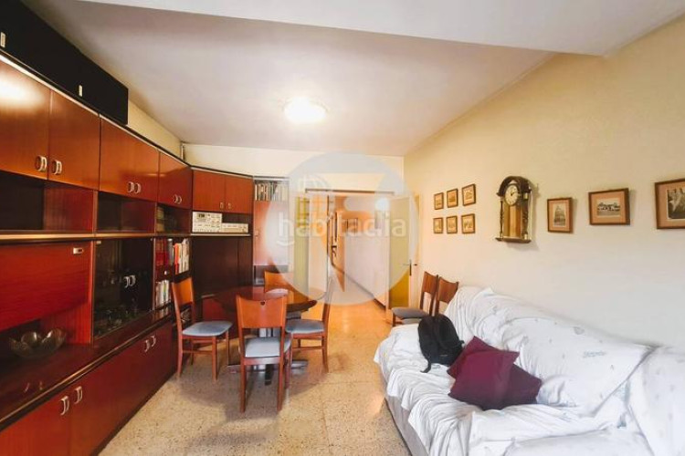Piso amplio piso de 130 m con grandes posibilidades junto a plaza cataluña en Terrassa