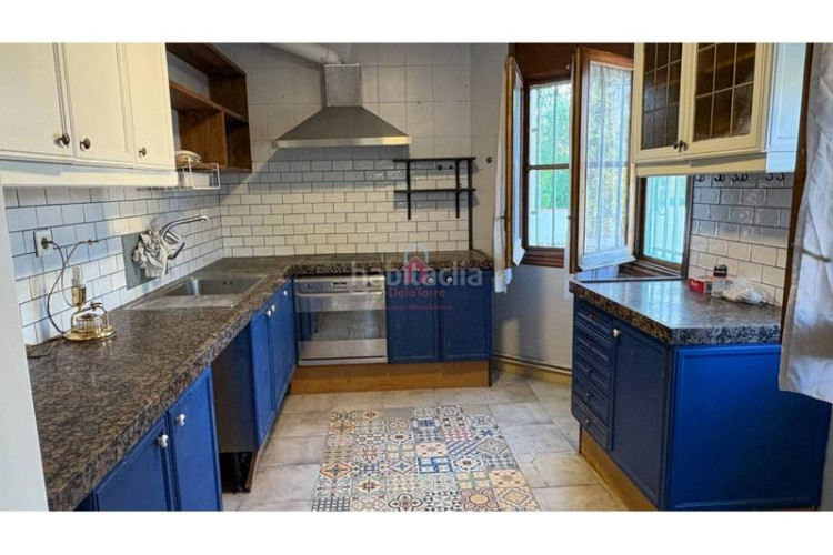 Casa  de 200m construidos en venta a 4 vientos en la urbanización font de lespardenya, en Terrassa