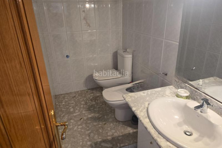 Chalet casa de 3 plantas con piscina y gran garajealmacén en Terrassa