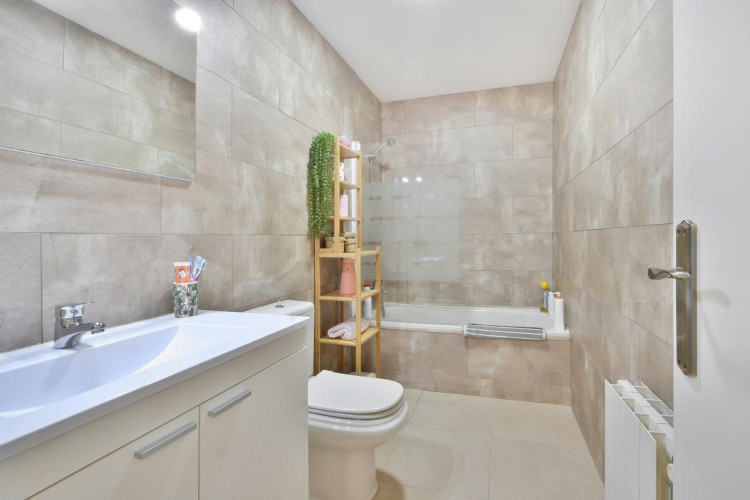 Calle del Canigu00F3, Les Arenes - La Gru00EDpia  Can Montllor