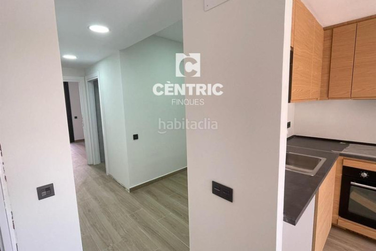 Dúplex  de obra nueva de 2 habitaciones buhardilla multifuncional y terraza en Terrassa