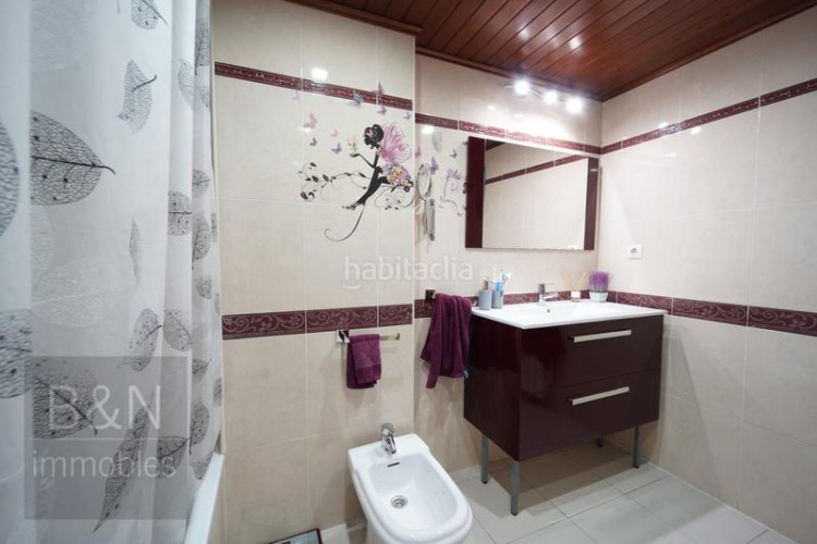 Dúplex tu hogar con alma espacio, confort, tres salidas al exterior y zona comunitaria con piscina y plaza de parking en Terrassa