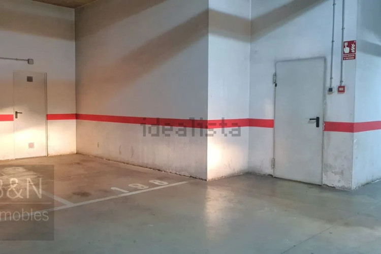 ¡Te vas a enamorar de su carácter! Amplio, luminoso, con zona comunitaria, párquing y trastero.