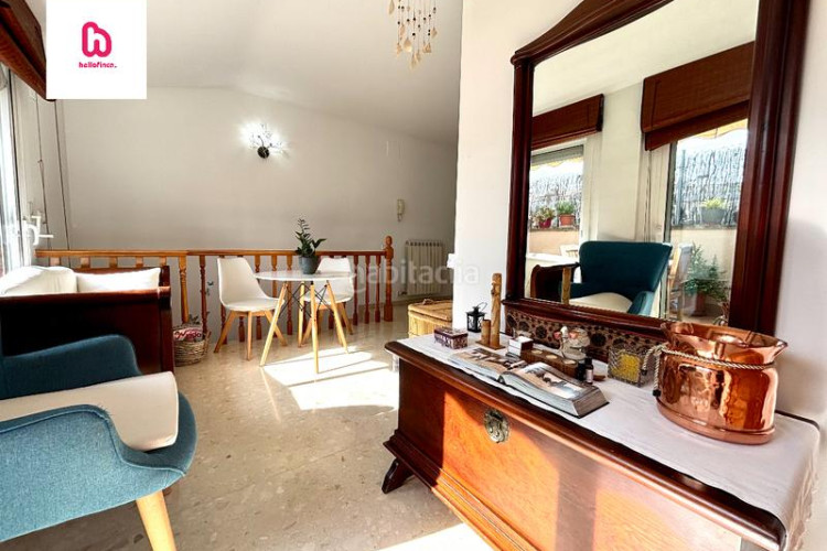 Ático  dúpex con terraza balcón y plaza de parking en Terrassa