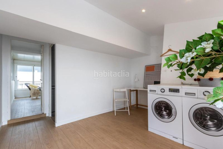 Dúplex vivienda tipo dúplex de 4 habs. con terraza. zona Segle XX. en Terrassa