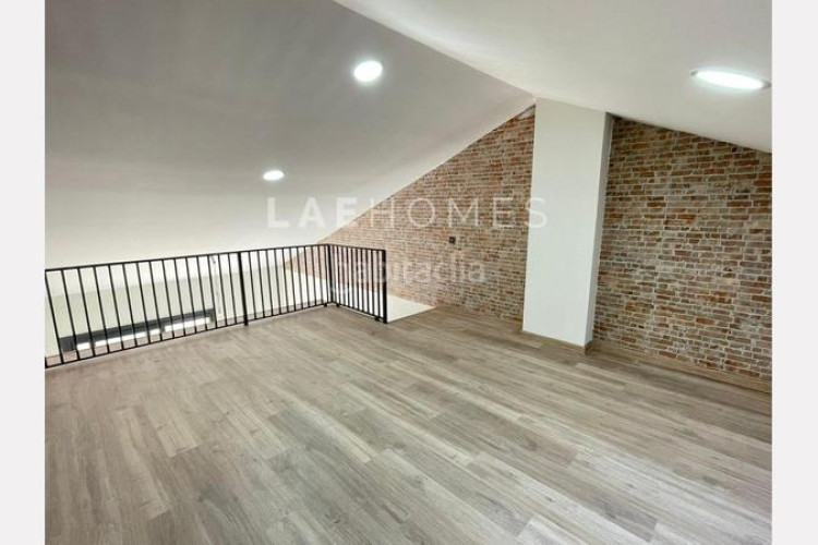 Dúplex  de obra nueva con terraza y buhardilla, a 10 min de fgc rambla en Terrassa