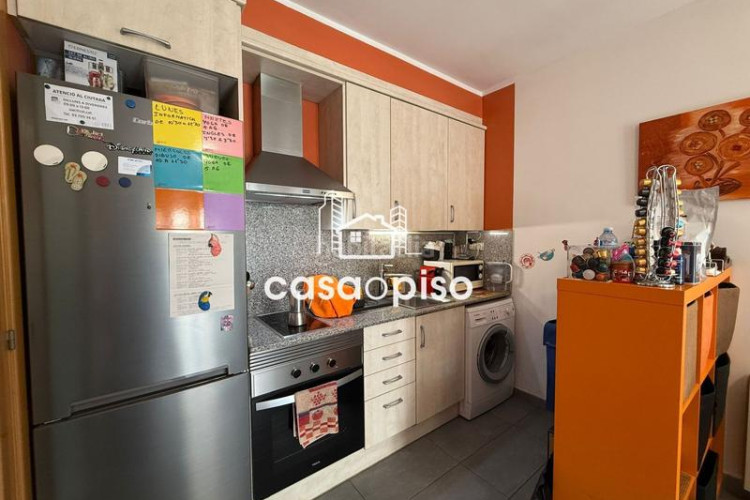 Piso acogedor piso seminuevo en ca nanglada con mucha luz, cocina americana, orientación este y construido en 2009. ideal para invertir en Terrassa