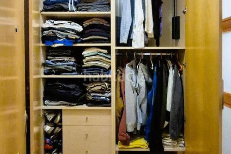 Estudio estudi seminou orientat a sud tocant el complex olímpic i la plaça de can roca en Terrassa