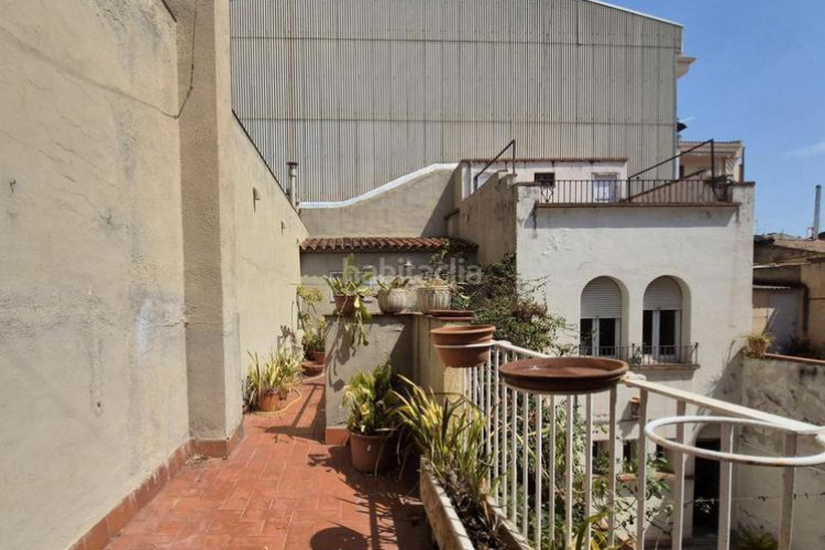 Casa de 190 m2 amb pati a la plaça del progres en Terrassa