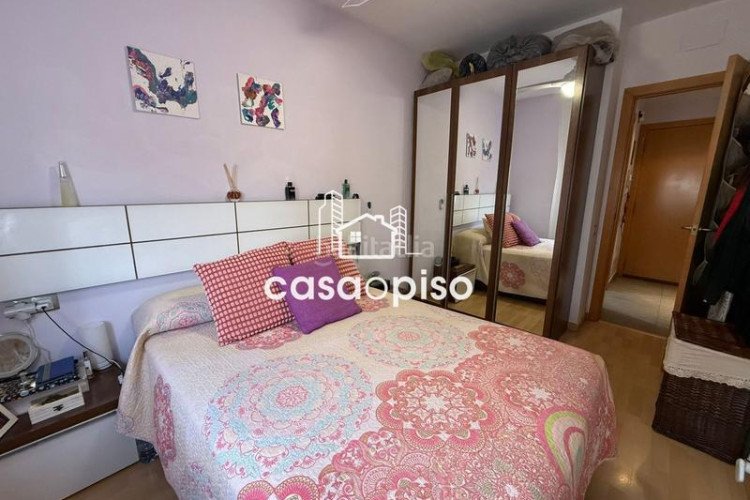 Piso acogedor piso seminuevo en ca nanglada con mucha luz, cocina americana, orientación este y construido en 2009. ideal para invertir en Terrassa