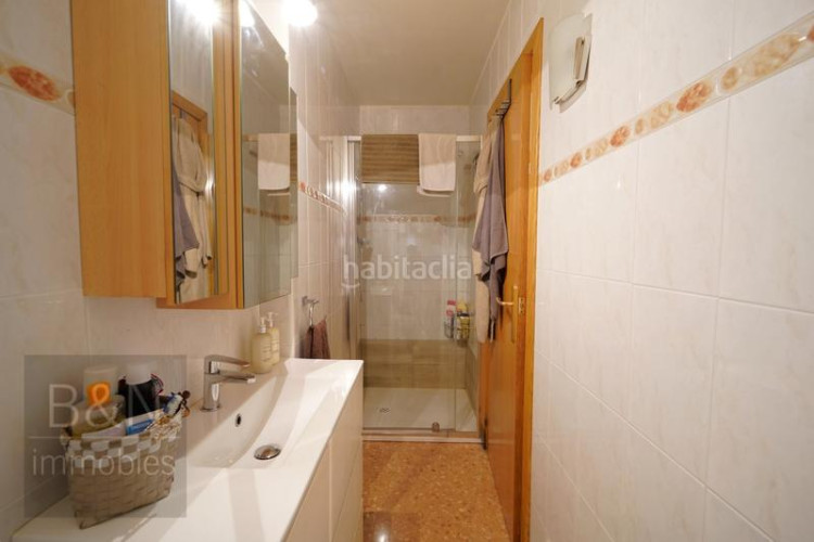 Dúplex un hogar con espacios amplios, una espectacular terraza, balcón y tres dormitorios en Terrassa