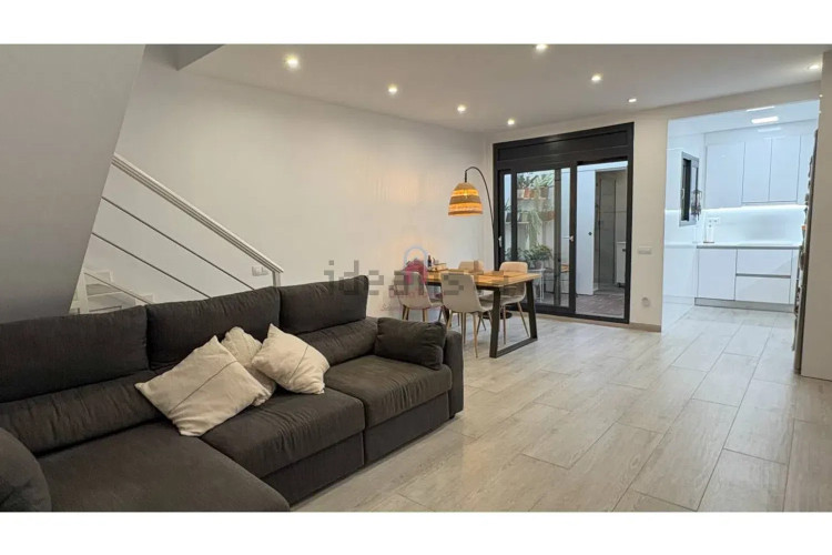 Chalet pareado en carretera de Rellinars