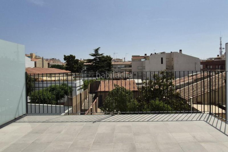Dúplex duplex invertit obra nova de 160 m2 4 hab dobles i 4 terrasses al carrer transversal en Terrassa