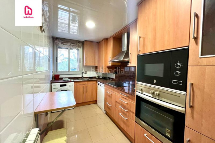 Piso  de 3 habitaciones con 2 balcones y vistas al parque sant jordi en Terrassa