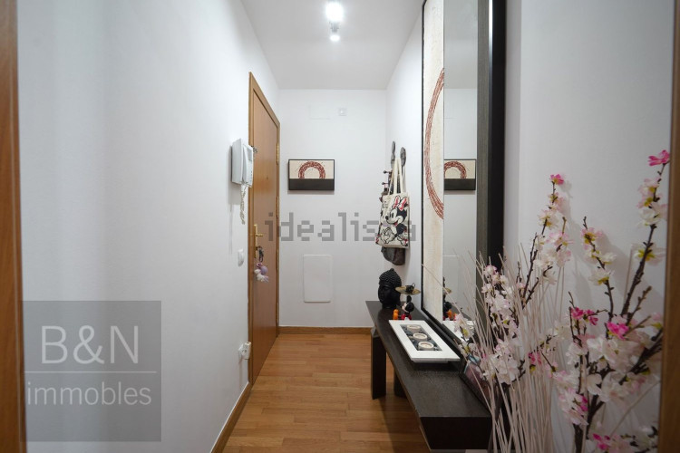 ¡Te vas a enamorar de su carácter! Amplio, luminoso, con zona comunitaria, párquing y trastero.