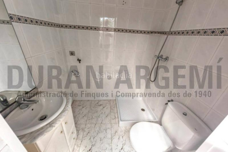Casa  dos viviendas independientes en venta en la gripia les arenes en Terrassa