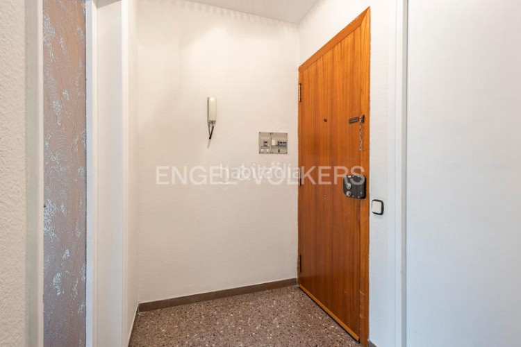 Apartamento oportunidad única! piso amplio de 99m construidos con 4 dormitorios y balcón en Terrassa