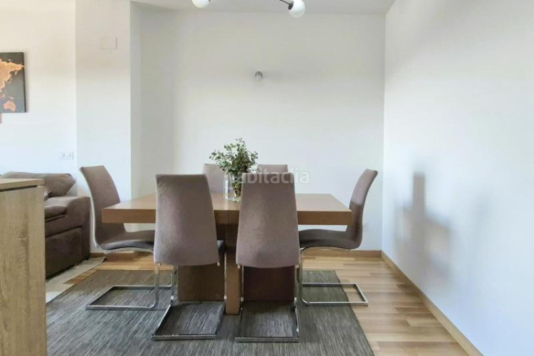 Piso edifici blau cel 3 hab amb 12 m2 sud al costat estacio est en Terrassa