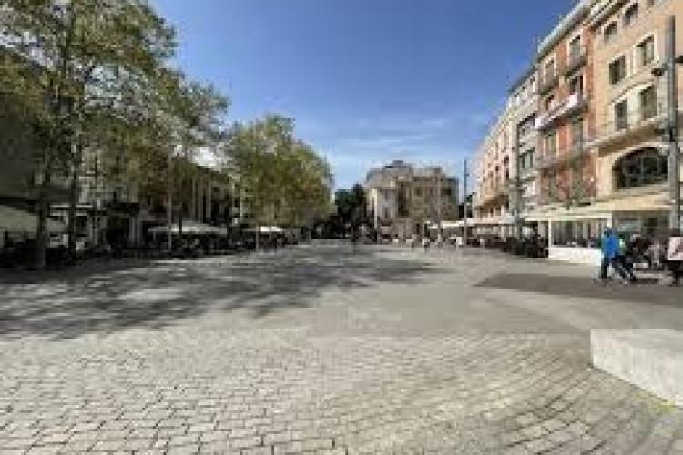PALLA, 25, Barri del Centre