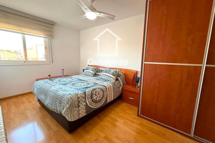 Ático  de 3 habitaciones con gran balcón en av glories catalanes, en Terrassa