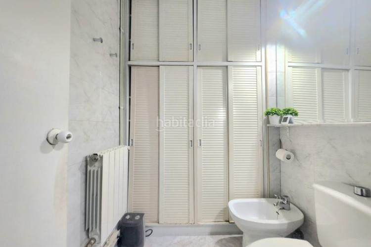 Piso con entrada independiente, terraza y parking en Terrassa