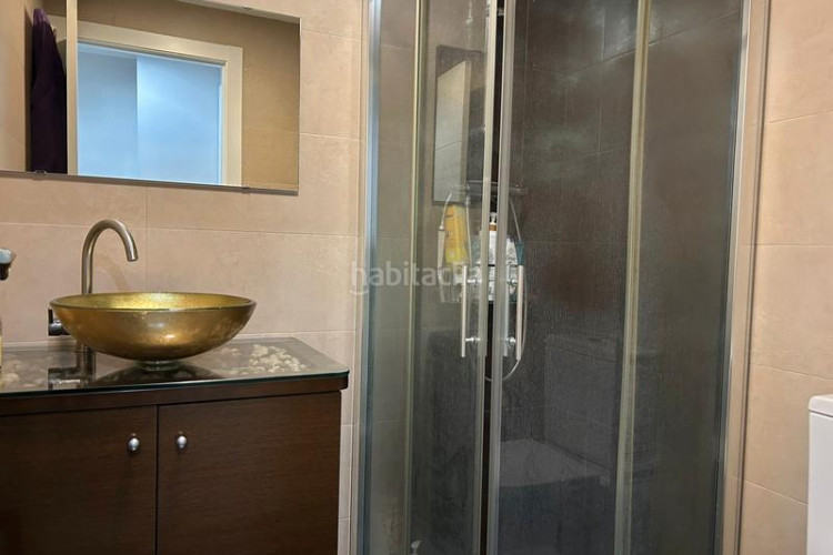 Piso zona grípia. piso de 3habs + 2 lav. + 2 balcones+ pk en Terrassa