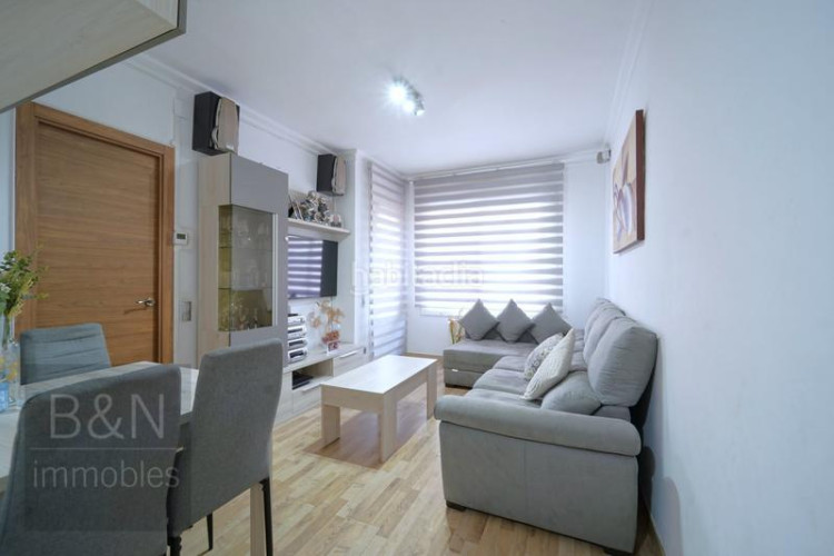 Piso en el centro con terraza de 20m y a un paso del parc vallparadís en Terrassa