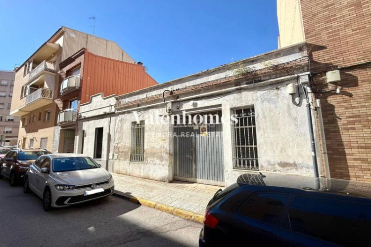 Casa planta baja de doble fachada con gran potencial en Terrassa