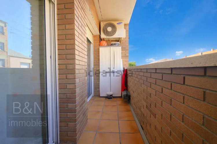 Una vivienda reformada con encanto, dos balcones y plaza de parking