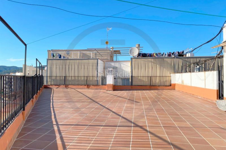 Piso muy amplio y reformado! en San Pere Terrassa