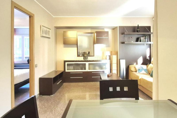 Piso cantoner de 115 m2 amb 4 hab i 2 banys al carrer faraday a 100 metres de la plaça del progres en Terrassa