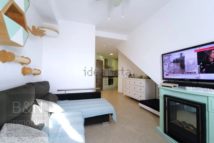 ¡Bienvenido al hogar de tus sueños! Este exclusivo dúplex es mucho más que una vivienda.