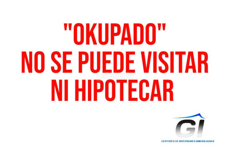 Casa adosada (barcelona). "okupado" (no se puede visitar ni hipotecar). en Terrassa