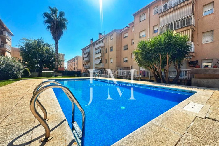 Piso oportunidad única: piso con piscina, parking y trastero en Terrassa
