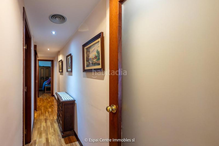 Piso vive en sant pere piso de 88 m con 3 habitaciones, 2 baños y salón luminoso. ubicación ideal cerca de todo en Terrassa