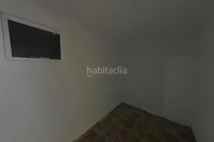 Casa adosada (barcelona). "okupado" (no se puede visitar ni hipotecar). en Terrassa