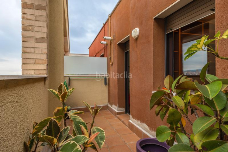 Ático  dúplex con terrazas y vistas panorámicas a un paso del centro , plaza de parking incluida en Terrassa