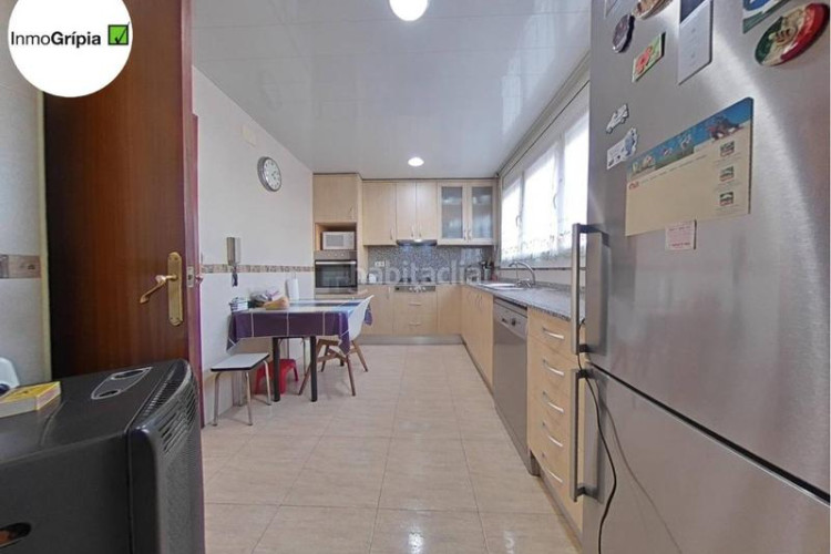 Casa adosada  en venta en les arenescan montllorla grípia08227 en Terrassa