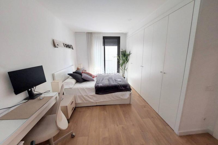 Piso  seminuevo junto a rambla, 3 habitaciones y pk opcional.. muy actual en Terrassa