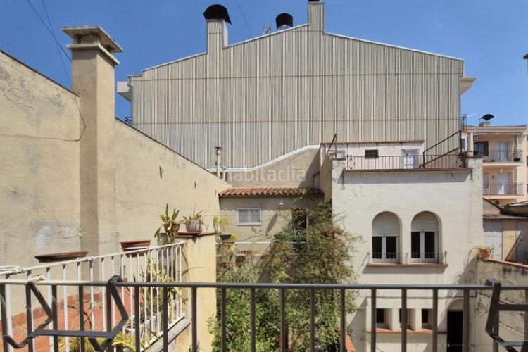 Casa de 190 m2 amb pati a la plaça del progres en Terrassa