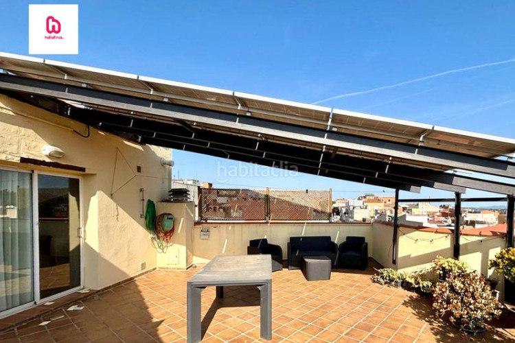 Piso  5 habitaciones con terraza balcón y lavadero para entrar a vivir en Terrassa