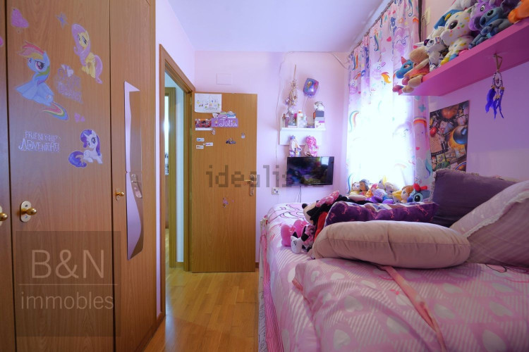 ¡Te vas a enamorar de su carácter! Amplio, luminoso, con zona comunitaria, párquing y trastero.