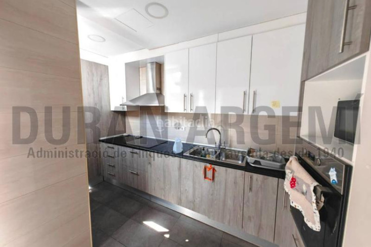 Casa  dos viviendas independientes en venta en la gripia les arenes en Terrassa